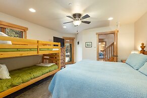 8201 Mill Creek - Private Hot Tub! 3 Bedroom Condo by RedAwning