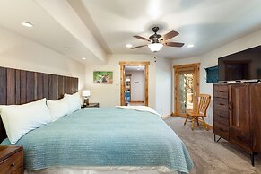 8201 Mill Creek - Private Hot Tub! 3 Bedroom Condo by RedAwning