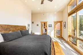 8201 Mill Creek - Private Hot Tub! 3 Bedroom Condo by RedAwning