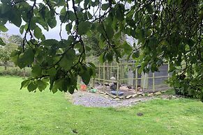 2-bed Cabin Sleeps 4 -small Pets Ok -free Parking