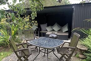 2-bed Cabin Sleeps 4 -small Pets Ok -free Parking