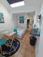 1 Bed Cottage - Sleeps 2 - Parking - Wifi