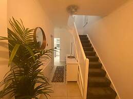 Charming 3-bed House Near Central Manchester