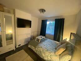 Charming 3-bed House Near Central Manchester