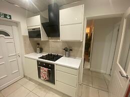 Charming 3-bed House Near Central Manchester