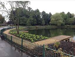 Charming 3-bed House Near Central Manchester