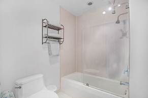 Spacious 3-Bedroom in the Heart Miami