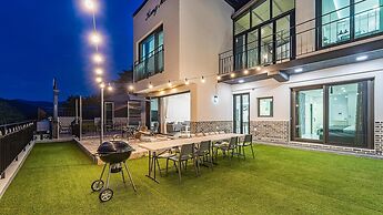 Chungnam Cheongyang Kongmaea Poolvilla