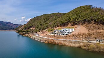 Chungnam Cheongyang Kongmaea Poolvilla