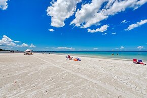 Cottage Haven-one Minute Walk To The Beach-private Yards-keyless Locks