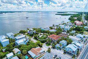 Cottage Haven-one Minute Walk To The Beach-private Yards-keyless Locks