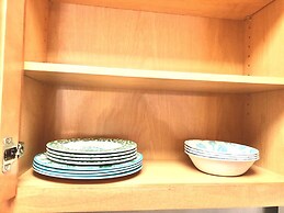 301 - Super Clean & Beautiful. Pools, Gym, Lake