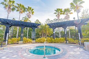 301 - Super Clean & Beautiful. Pools, Gym, Lake