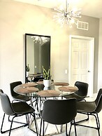 301 - Super Clean & Beautiful. Pools, Gym, Lake