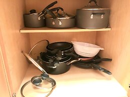 301 - Super Clean & Beautiful. Pools, Gym, Lake