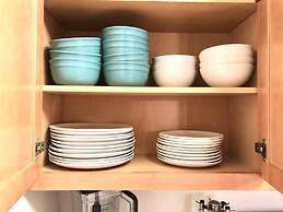 301 - Super Clean & Beautiful. Pools, Gym, Lake