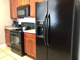 301 - Super Clean & Beautiful. Pools, Gym, Lake