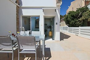 Phaedrus Living City View Fountain Court 08