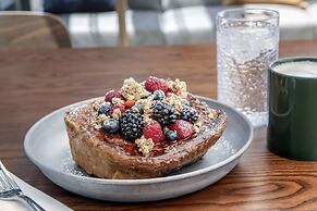 Caption BY Hyatt Beale Street Memphis