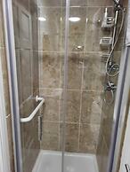 Charming 1-bed Apartment in Barefield