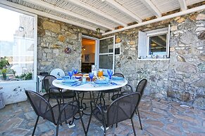 Amati Villa Cavo Dellos