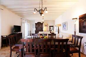 Amati Villa Cavo Dellos