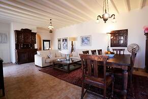 Amati Villa Cavo Dellos