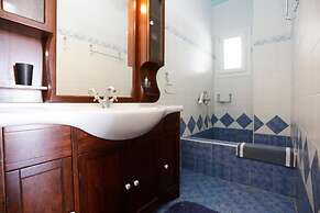 Amati Villa Cavo Dellos