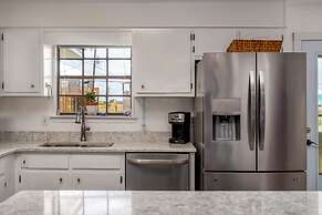 Blue Bayou - 1912 Cadillac 4 Bedroom Home by RedAwning