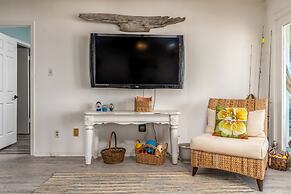 Blue Bayou - 1912 Cadillac 4 Bedroom Home by RedAwning