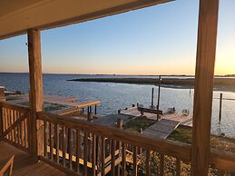 Blue Bayou - 1912 Cadillac 4 Bedroom Home by RedAwning