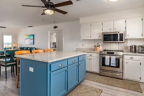 Blue Bayou - 1912 Cadillac 4 Bedroom Home by RedAwning