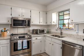 Blue Bayou - 1912 Cadillac 4 Bedroom Home by RedAwning