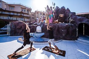 Anand Vardhan Resorts