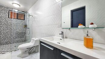 La Residencia by Villa Alejandro