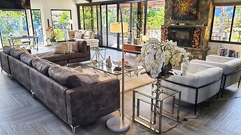 La Residencia by Villa Alejandro