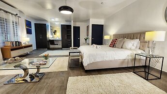 La Residencia by Villa Alejandro