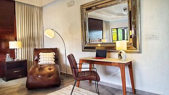 La Residencia by Villa Alejandro