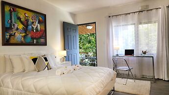 La Residencia by Villa Alejandro