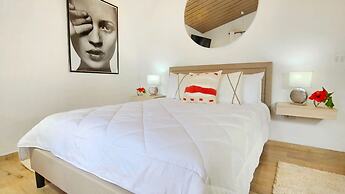 La Residencia by Villa Alejandro