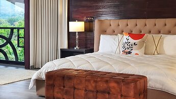 La Residencia by Villa Alejandro