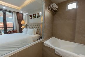 Golden Legend Palace Hotel