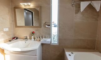 Golden Legend Palace Hotel