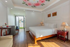 Golden Legend Palace Hotel