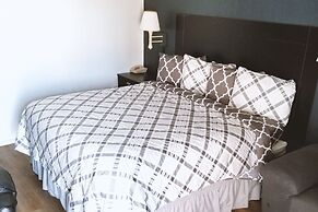 Sky-Palace Inn & Suites Hutchinson