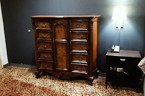 Sky-Palace Inn & Suites Hutchinson