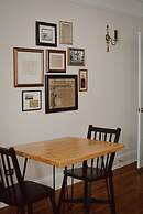 Hill Road Manor Bed & Breakfast