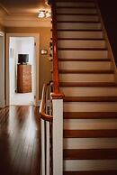 Hill Road Manor Bed & Breakfast