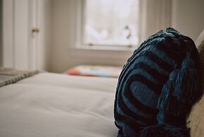 Hill Road Manor Bed & Breakfast