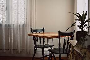 Hill Road Manor Bed & Breakfast